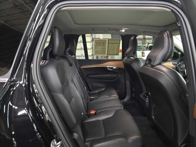 2022 Volvo XC90 Momentum