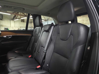 2022 Volvo XC90 Momentum