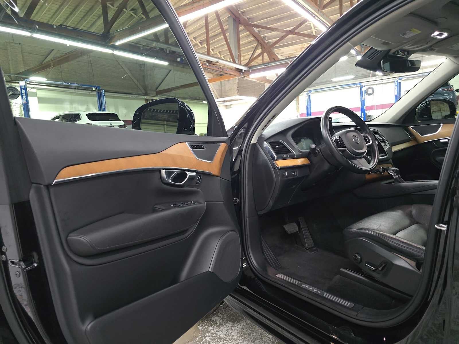 2022 Volvo XC90 Momentum