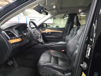2022 Volvo XC90 Momentum