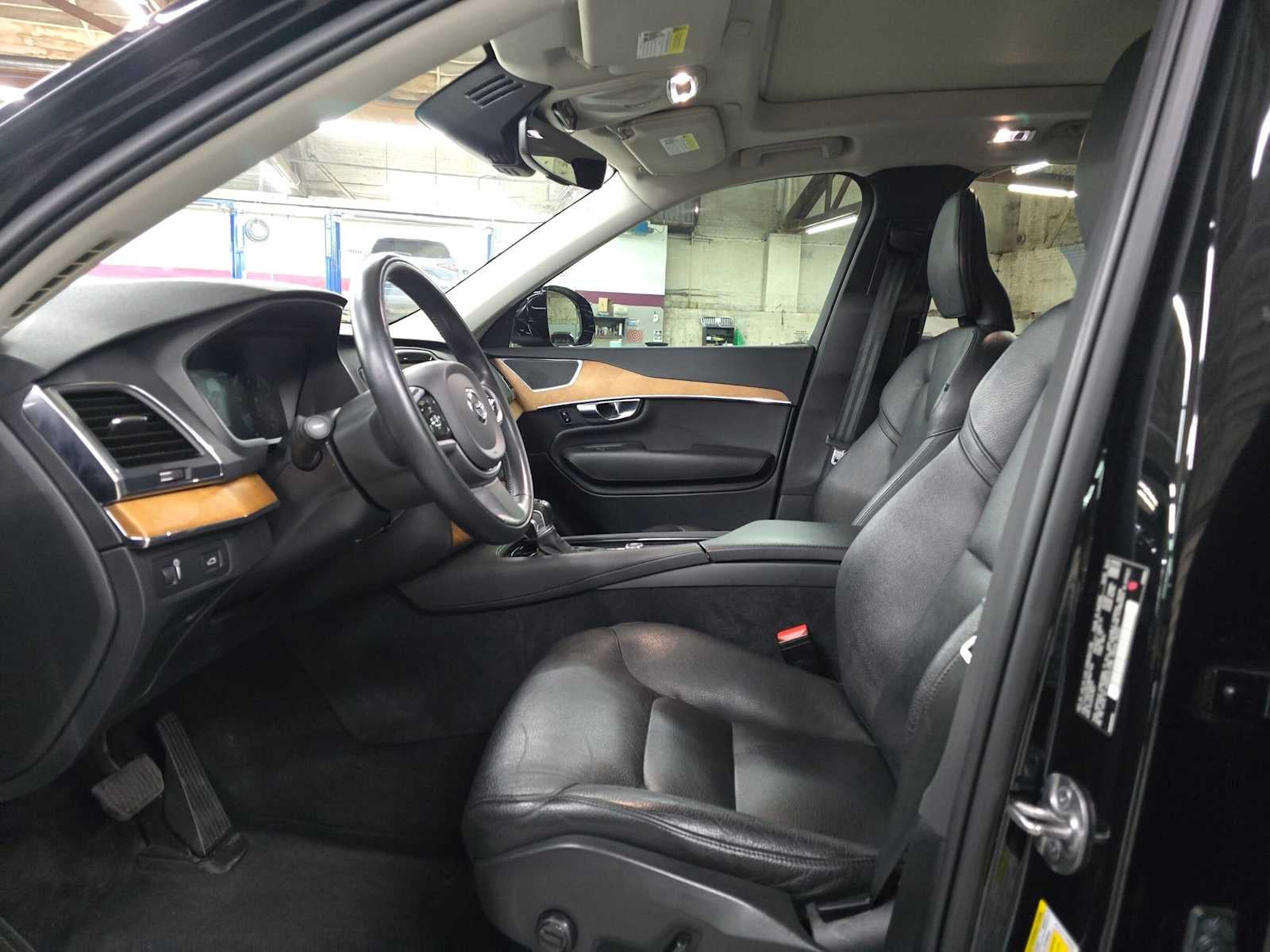 2022 Volvo XC90 Momentum