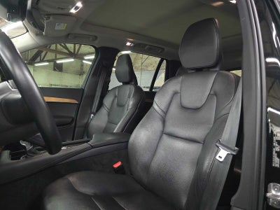 2022 Volvo XC90 Momentum