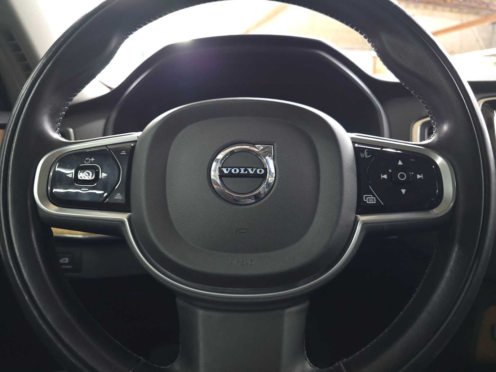 2022 Volvo XC90 Momentum