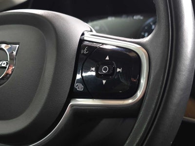 2022 Volvo XC90 Momentum
