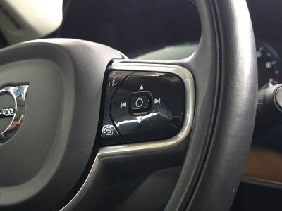 2022 Volvo XC90 Momentum