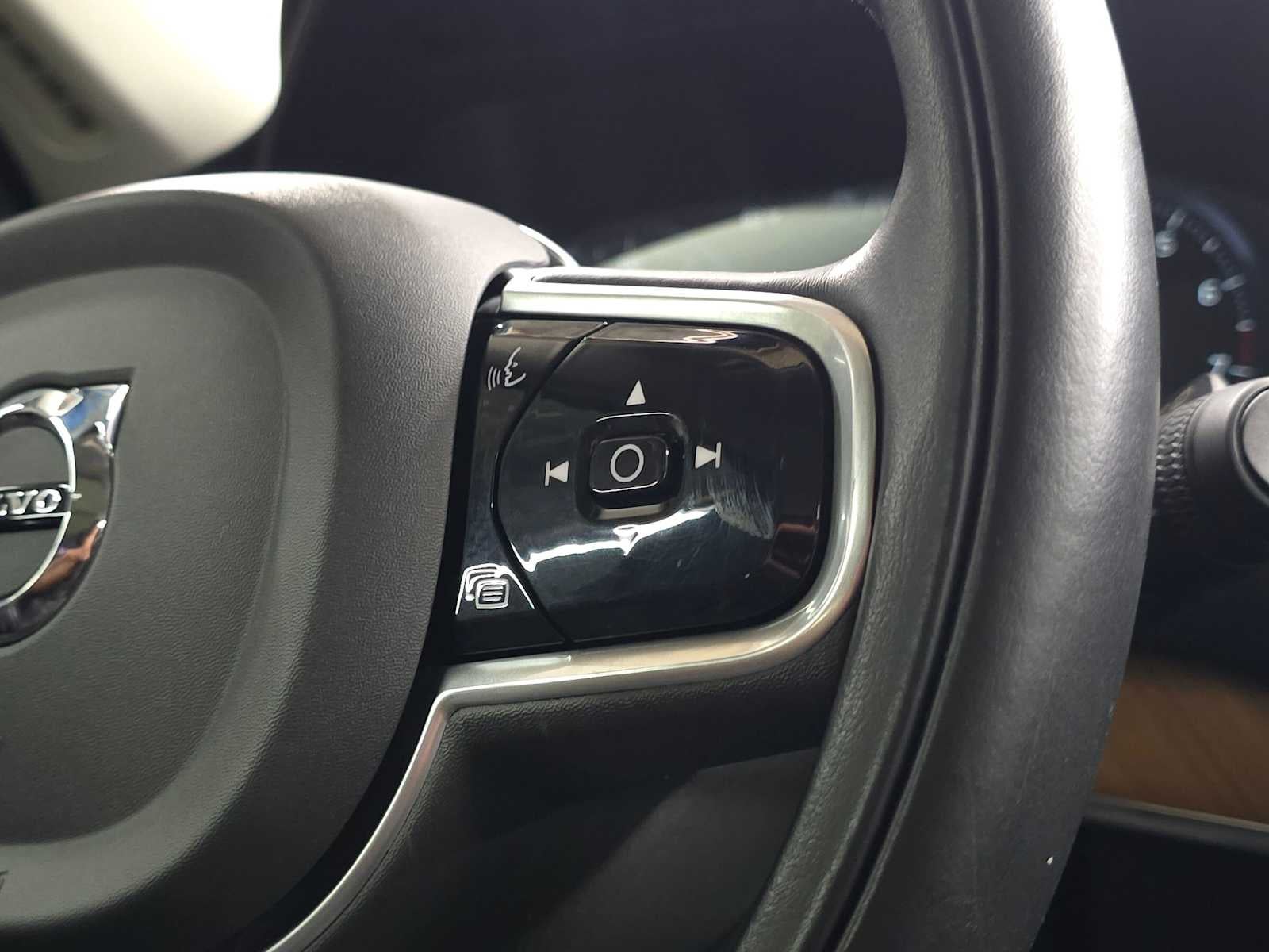 2022 Volvo XC90 Momentum