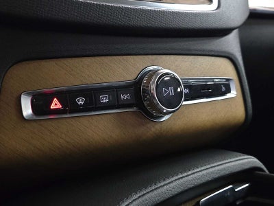2022 Volvo XC90 Momentum