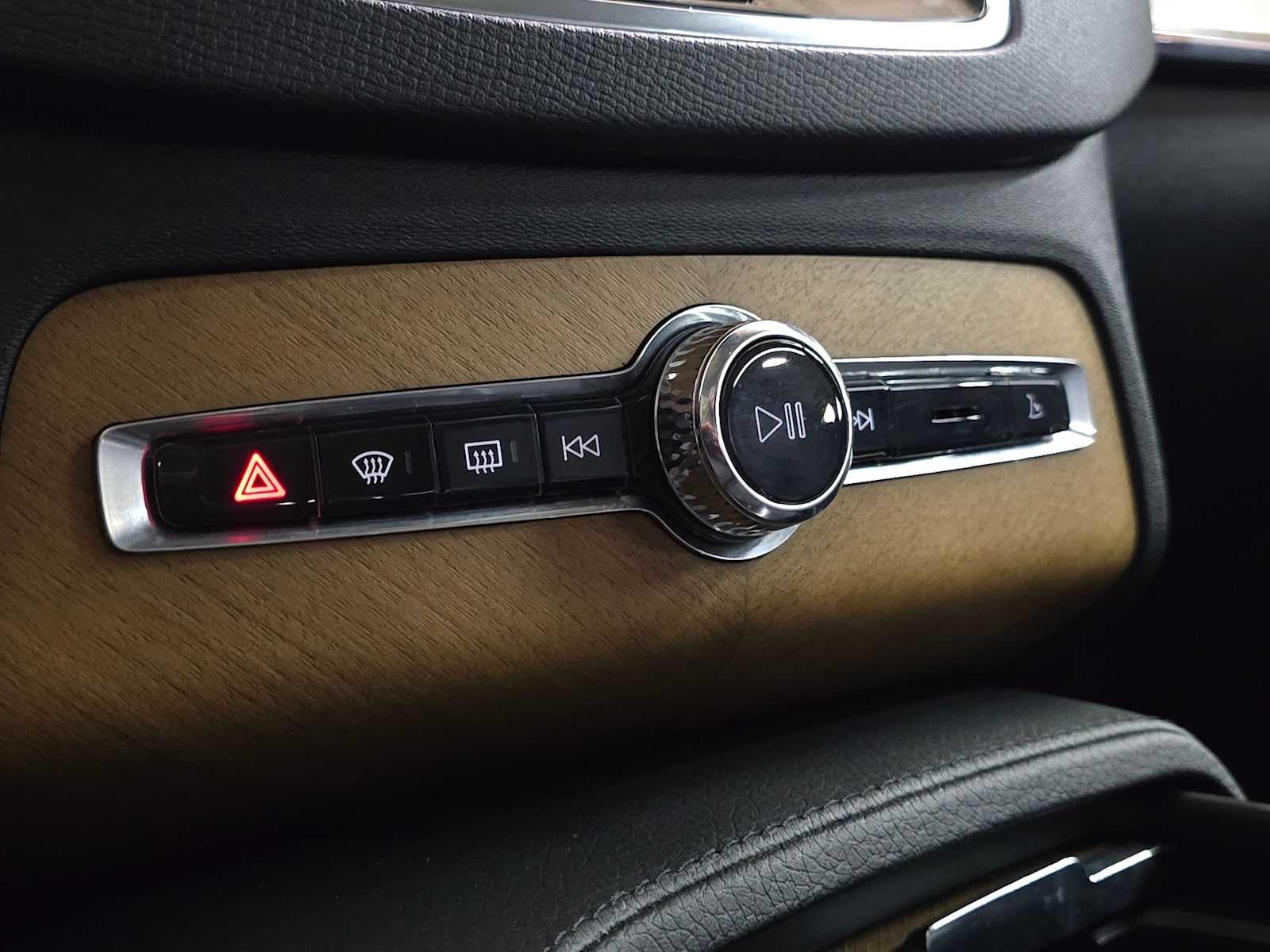 2022 Volvo XC90 Momentum