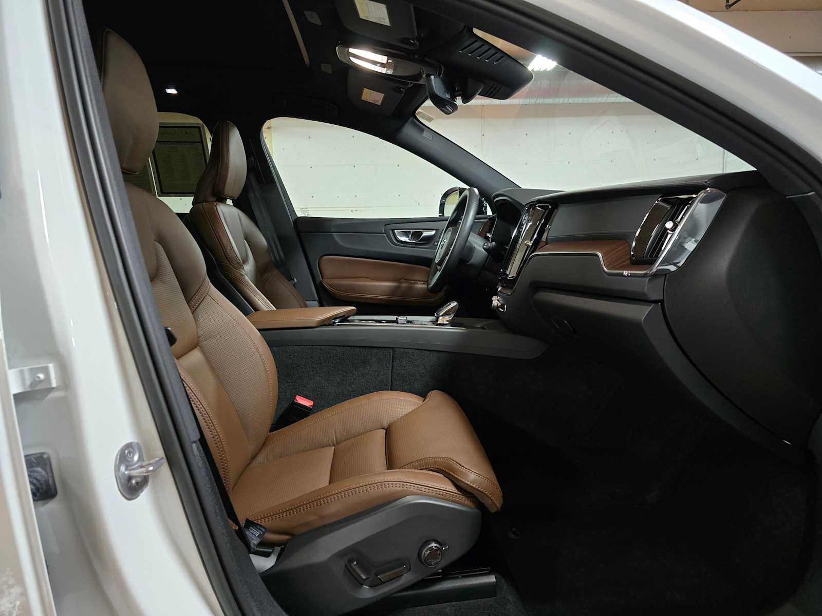 2023 Volvo XC60 Ultimate Dark Theme