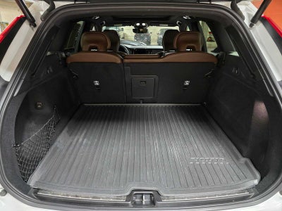 2023 Volvo XC60 Ultimate Dark Theme