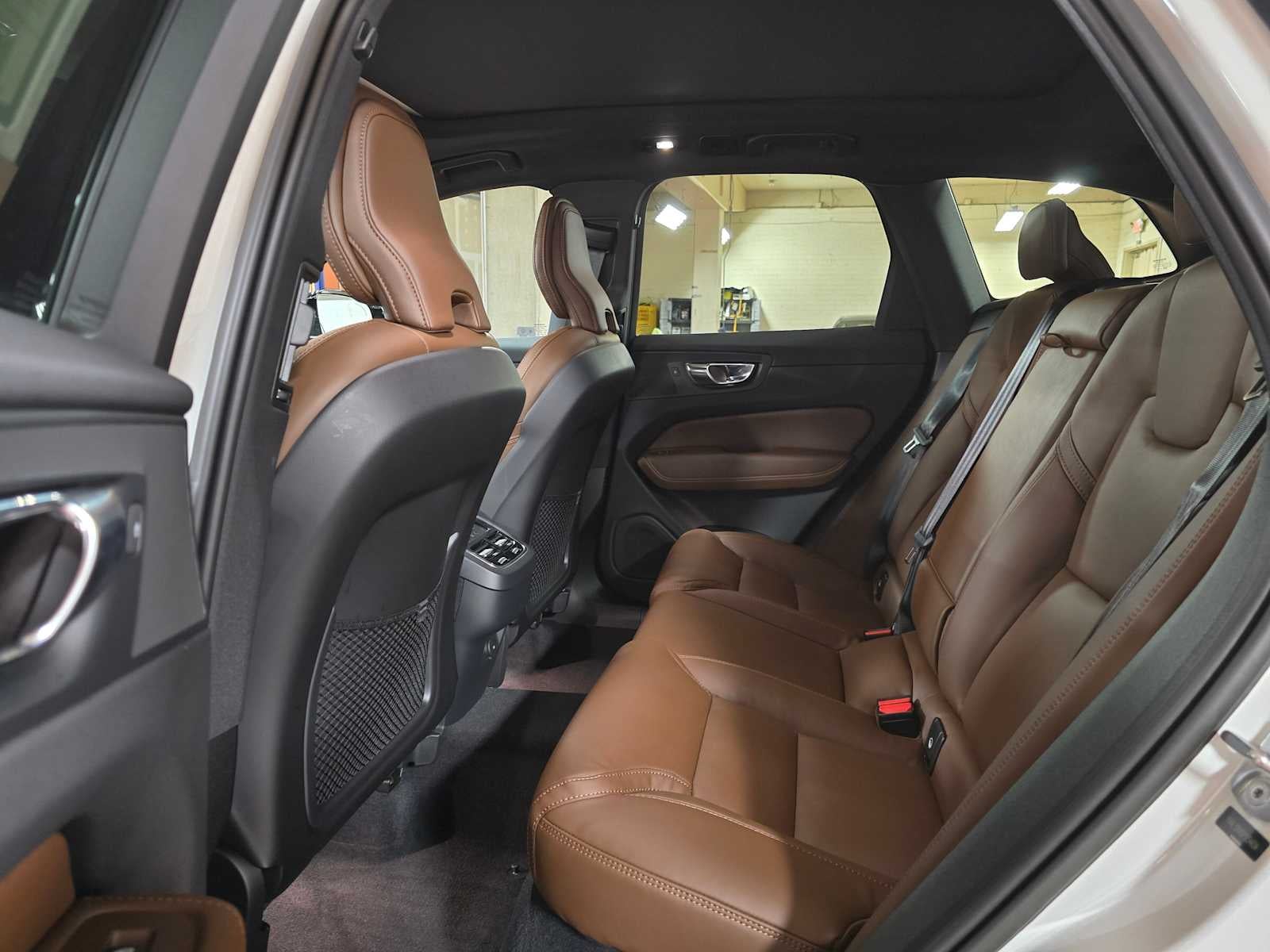 2023 Volvo XC60 Ultimate Dark Theme