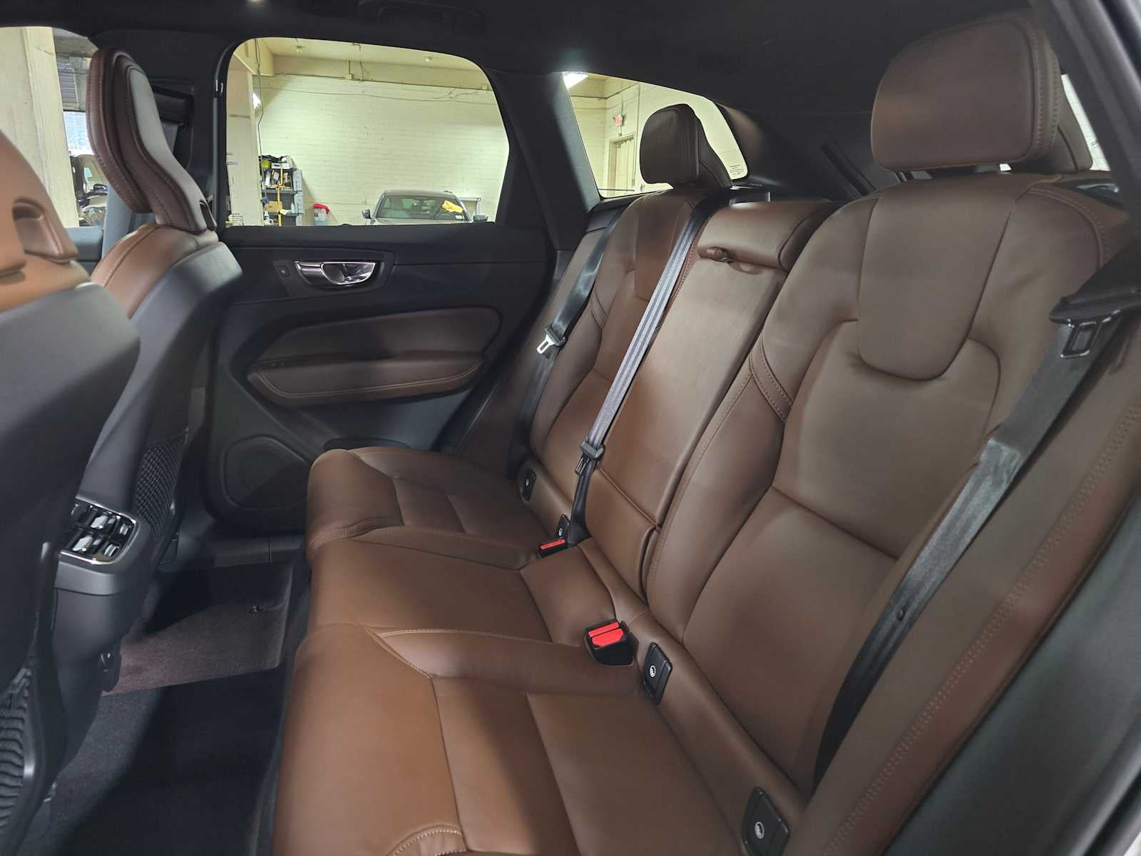 2023 Volvo XC60 Ultimate Dark Theme