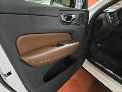 2023 Volvo XC60 Ultimate Dark Theme