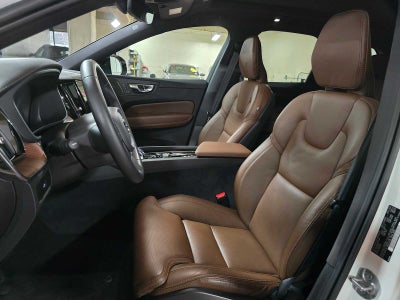 2023 Volvo XC60 Ultimate Dark Theme