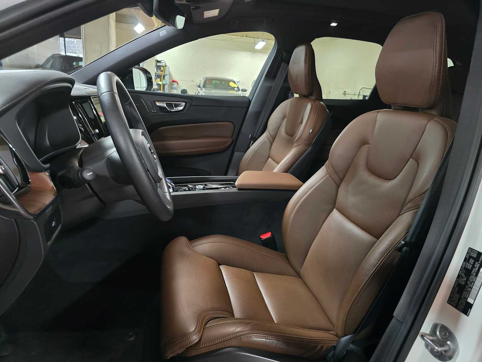 2023 Volvo XC60 Ultimate Dark Theme