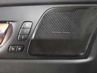 2023 Volvo XC60 Ultimate Dark Theme