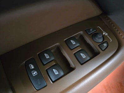 2023 Volvo XC60 Ultimate Dark Theme