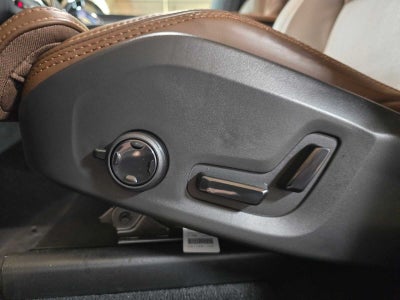 2023 Volvo XC60 Ultimate Dark Theme