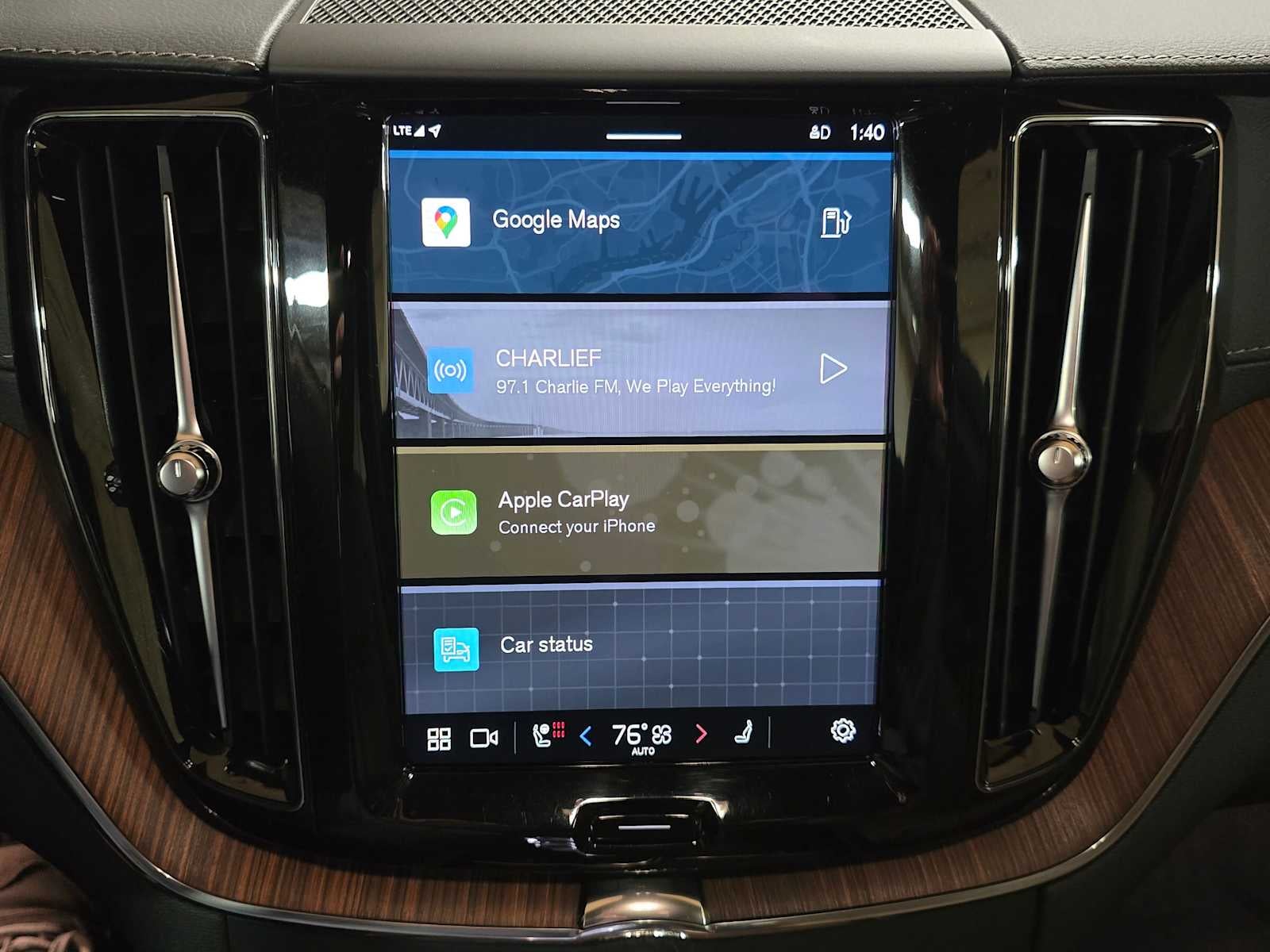 2023 Volvo XC60 Ultimate Dark Theme