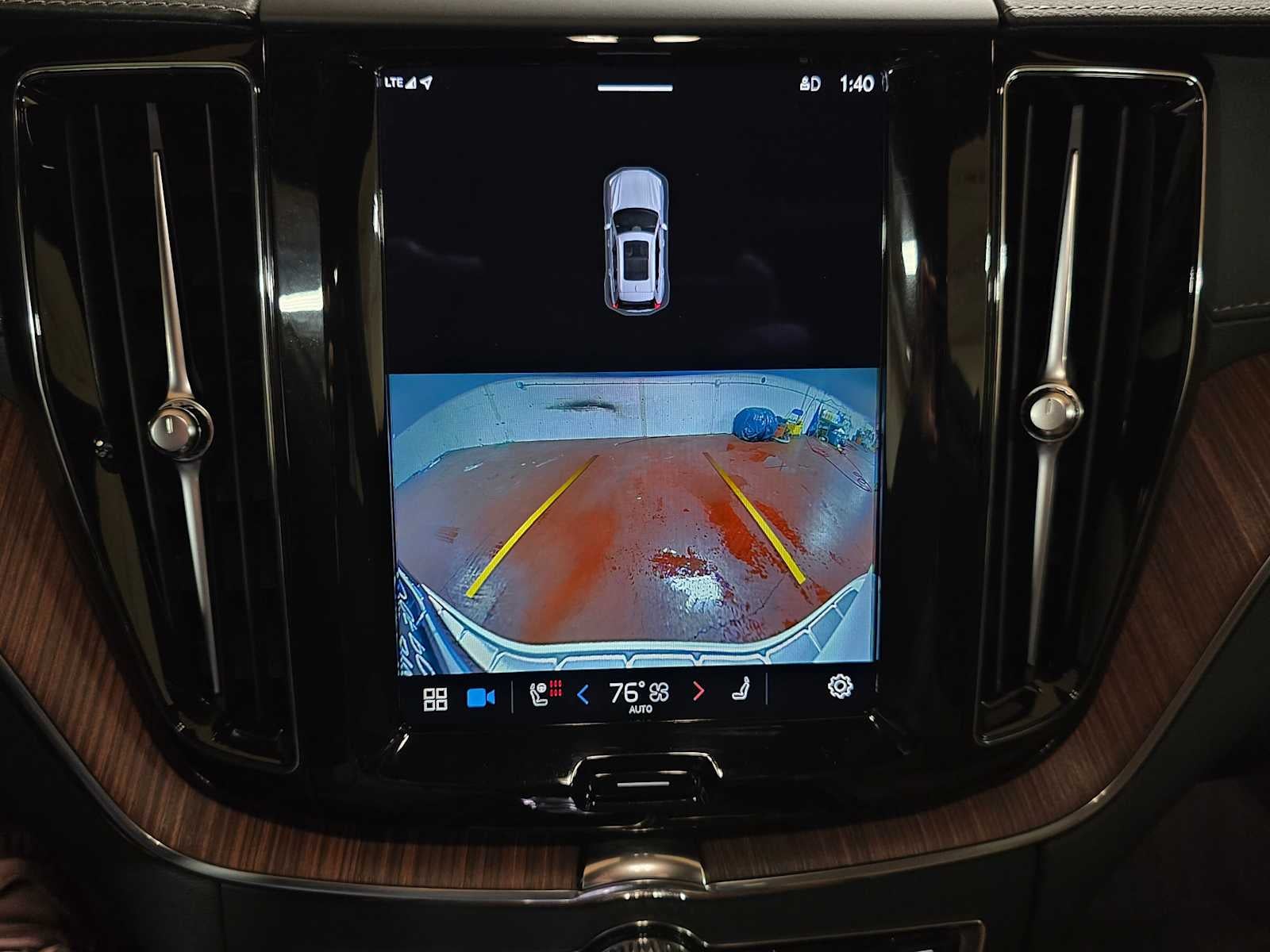 2023 Volvo XC60 Ultimate Dark Theme