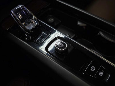 2023 Volvo XC60 Ultimate Dark Theme