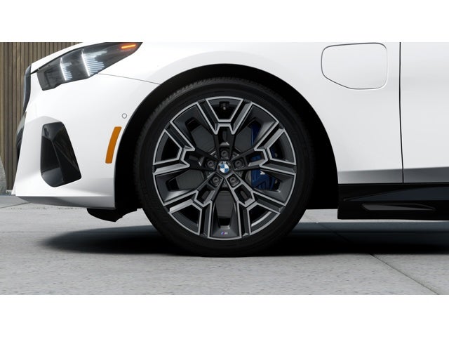 2027 BMW 550e Base